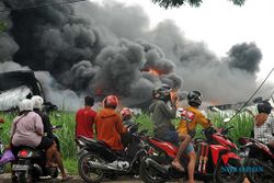 Gudang Pabrik Plastik di Pati Jateng Hangus Terbakar, Ini Foto-Fotonya