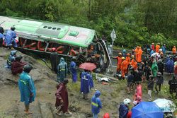 Bus Maut Tabrak Tebing di Bukit Bego Bantul Tak Layak Jalan?