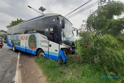 Bus Jaya Tabrak Motor dan Pohon di Madiun, Begini Kondisi Penumpang