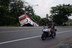 Truk Angkut Ayam Tabrak Bus di Sambungmacan Sragen, 1 Orang Meninggal