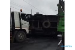 Truk Terguling di Jalan Solo-Semarang Dekat Sirkuit Boyolali
