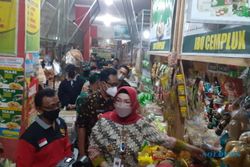 Di Pasar di Sukoharjo Ini Cuma 1 Pedagang Jual Minyak Goreng Rp14.000/L