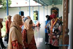 Mencintai Kearifan Lokal, DWP UNS Kunjungi Museum Keraton Surakarta