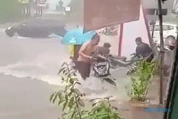Hujan Deras, Banjir & Tanggul Sungai Jebol di Semarang