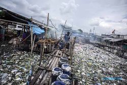Dikepung Sampah, Begini Kondisi Kampung Nelayan di Cilincing Jakarta