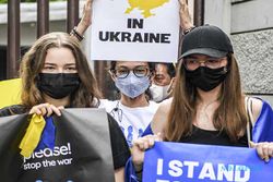 Sedikitnya 350 Warga Sipil di Ukraina Meninggal, Rusia Ancam Barat
