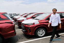 Presiden Jokowi Lepas Ekspor Mobil dari Pelabuhan Patimban Jabar