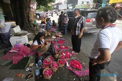 Tradisi Sadranan, Harga Bunga Tabur di Solo Naik 3 Kali Lipat