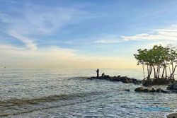 Asal Usul Pantai Pulau Kodok Tegal dari Pemancing Suka Loncat