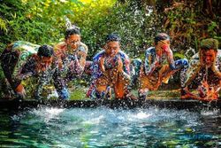 Bajong Banyu, Tradisi Perang Air Saat Padusan di Magelang