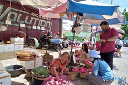 Ruwahan, Harga Bunga Tabur di Pasar Kembang Solo Melonjak 3 Kali Lipat