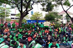 Ribuan Pengemudi Ojol Demo di Kantor Gubernur Jateng, Ini Tuntutannya