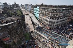 Jembatan Runtuh, Polisi India Tangkap 9 Orang Setelah 144 Orang Tewas