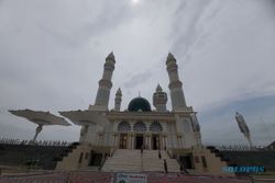 Naik Menara Pandang Masjid Agung Karanganyar Harus Pakai Aplikasi