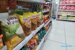 Stok Minyak Goreng di Minimarket Solo Banyak, Tapi Pembeli Sedikit