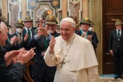 Paus Fransiskus Sampaikan Doa Natal untuk Korban Perang Rusia-Ukraina