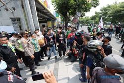 Driver Ojol di Surabaya Gelar Unjuk Rasa, Ini Tuntutannya