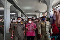 Satpol PP Pindahkan Puluhan Pedagang Pecah Belah Pasar Johar Semarang