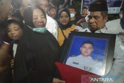 Indonesia Makamkan Perwira Saleh Penopang Ekonomi Keluarga