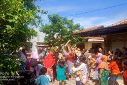 Makna Tradisi Udik-Udikan, Hujan Uang ala Orang Jawa di Pekalongan