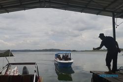 Keliling 3 Kabupaten Cuma 15 Menit Naik Perahu di Waduk Kedungombo