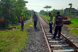 Seberangi Rel, Seorang Pengendara Motor di Grobogan Tersambar KA