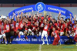 Bali United Juara Liga 1, Ini Momen Selebrasi Penyerahan Piala