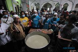 Tradisi Bubur Samin & Kisah Perantau Banjar di Masjid Darussalam Solo