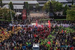 Ratusan Mahasiswa Demo di Kantor Gubernur Jateng, Begini Suasananya