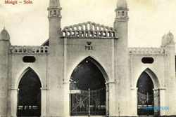 Kelindan Masjid Agung Surakarta dan Kampung Batik Kauman