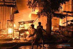 Foto-Foto Ratusan Bangunan di Pasar Gembrong Jaktim Ludes Terbakar