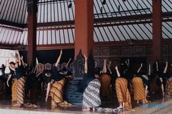 Opening Solo 24 Jam Menari Usung Konsep Tingkatan Borobudur, Penasaran?