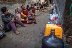 Warga Antre 10 Jam, Stok Minyak Goreng Curah di Semarang Kosong