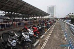 Kloter Pertama Mudik Motor Gratis via KAI Tiba di Stasiun Purwosari Rabu Pagi