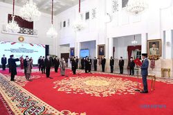 Presiden Lantik Anggota KPU dan Bawaslu di Istana Negara Jakarta