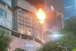 Tunjungan Plaza Surabaya Terbakar Hebat, Penyebabnya Belum Diketahui