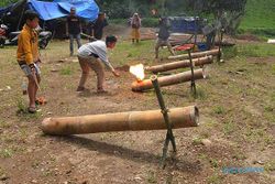 Asyiknya Anak-Anak Bermain Meriam Bambu di TPA Alam Selo Boyolali