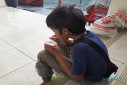 Bocah Kakak Beradik Jadi Pemulung di Solo, Ayahnya Sudah Meninggal
