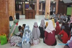 Bapera Boyolali Santuni 40 Anak Yatim Piatu di Ponpes Nur Hasan Senting