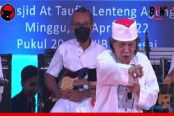 Sindir Jokowi, Cak Nun: Dua Kali Gak Bisa Jangan Tiga Kali