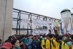 Demo 11 April 2022, Mahasiswa Ancam Paksa Masuk Gedung DPR