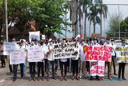 Tolak Pembangunan Kampus Polimarin, Pekerja PTPN IX Semarang Unjuk Rasa