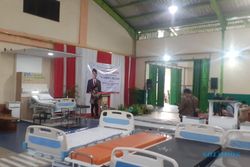 Kunjungi Sukoharjo, Sekjen Gerindra Wakafkan Paket Peralatan Kesehatan
