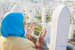 Kuburan Massal Korban Tsunami Aceh Dipadati Peziarah