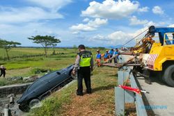 Kecelakaan di Tol Madiun, Mobil Anggota DPRD Kediri Nyemplung di Parit