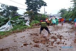 Hujan 2 Jam, Tebing dan Talut Setinggi 3 Meter Longsor di Karanganyar