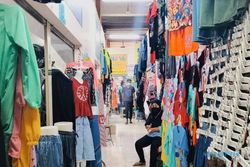 Hingga Pertengahan Ramadan, Aktivitas Jual Beli di Pasar Klewer Masih Sepi
