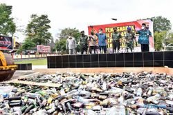 Jelang Lebaran, 2.392 Botol Miras Dimusnahkan di Salatiga