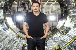 Dikenal Flamboyan, Begini Kisah Cinta Elon Musk