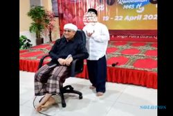 Santri Kecil Foto Bareng Yusuf Mansur, Netizen: Awas Uang Jajanmu Dek!